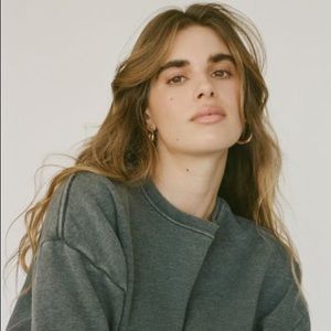 ‼️NWT CROPPED URBAN OUTFITTERS SWEATER